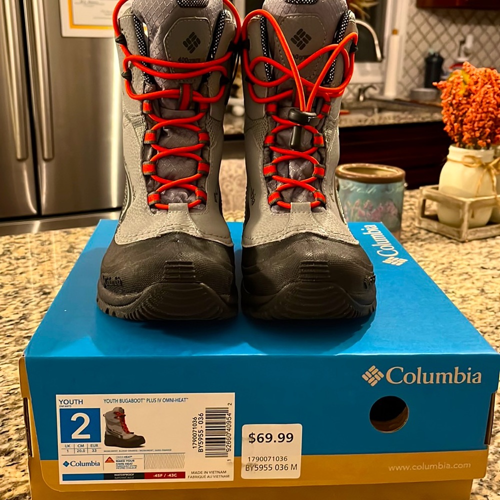 Boys Columbia snow boots size 2